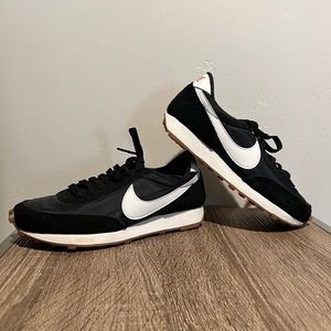 NIKE DAYBREAK CASUAL SHOES